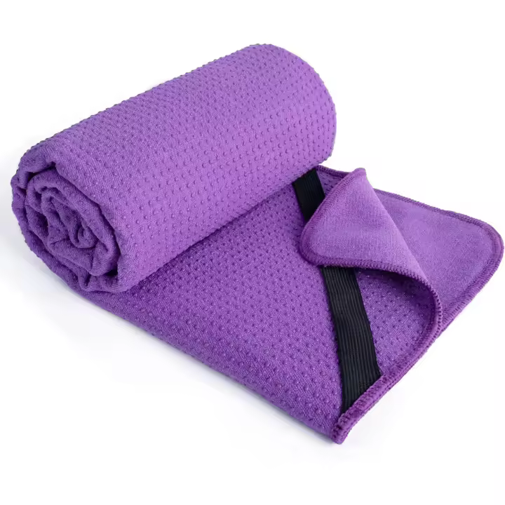 Esterilla de yoga de microfibra con agarre de silicona antideslizante y correas elásticas de ajuste seguro, 61 x 183 cm (morado) - 1
