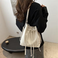 Bolso De Hombro Para Mujer De Cuero PU Con Cordón Y Dos Correas Medio Tote Y Hobo Bolsos De Mano Con Bolsillo Interior De Poliéster - details 0