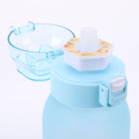 Botella De Deporte Con Fragancia 1000ML a Prueba De Fugas Con 7 Cubos De Sabor Portátil Para Camping Y Fitness Color Azul Morado Negro Y Blanco - details 11