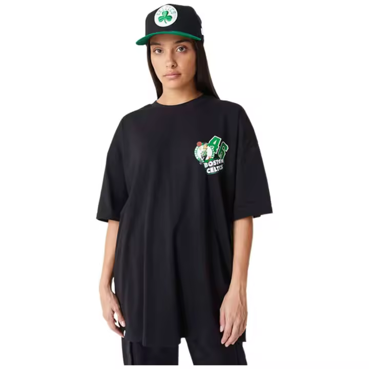 Lifestyle New Era modelo Nba Arch Wrdmrk Os Tee Boscel Blkkgr en color Negro - 1