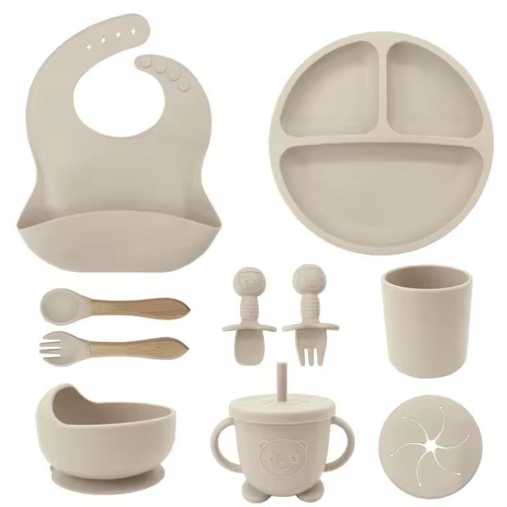 Vajilla de Bebé Silicona, 10 piezas Juegos de vajilla infantil, Cubiertos con plato ventosa, Plato Bebe Ventosa,Tenedor con mango de madera, bebe de silicona, Babero Set vajilla silicona bebe - 1