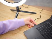 Trust Maku+ Aro de Luz 10" con Green Screen, Fondo Fotográfico Verde, Anillo de Luz con Trípode y Soporte para Móvil, Control Remoto Bluetooth,  Selfie,  TikTok,  Youtube,  Maquillaje,  Fotografía - details 4