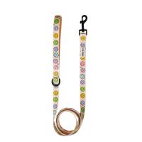 Correa estampada para perro. Anilla en el asa para colgar el porta bolsas. Hebilla negra de aleación de Zinc. Marca Lila Dogs - details 1
