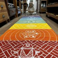 Preciosa alfombra para yoga 7 chakras. 100% algodón. Hecho a mano en la India. Es un producto perfecto para estudios de yoga o meditación. Medida: 60 x 200 cm. Raíz,  Sacro, del Plexo Solar, del Corazón, Garganta. Tercer Ojo, coronilla. awartisan - details 4