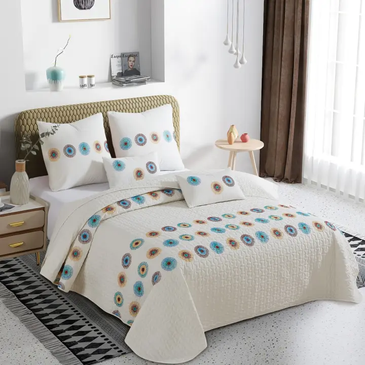 Novotextil Colcha Bordada Primavera/Verano con 2 o 4 Fundas de Cojín Microfibra Suave Ideal Camas 90  105 135 150 180 cm Colores Neutros con Bordado Vivo Colcha Ligera Lavable Perfecta Entretiempo Relleno de 150gr/m2 Aporta - 1