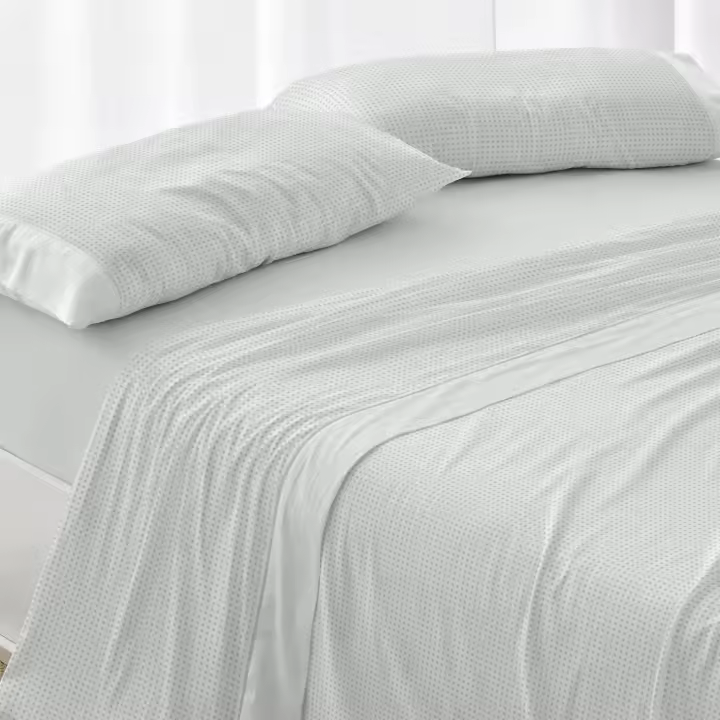 Juego sábanas Diseño 622. BURRITO BLANCO. Incluye sábana encimera, bajera y 1/2 fundas de almohadas. Estampado de pequeños cuadros.Disponible en color  Azul, menta y beige. 100% Algodón. Tamaños 90, 105, 135, 150-160, 180 y 200cm - 1