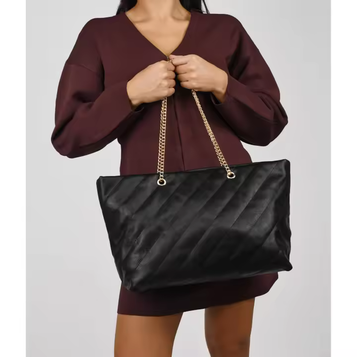 Bosanova Bolso shopper para mujer con cosidos en diagonal y asas de hombro de cadena. Compartimento acolchado para portátil. Cierre con imán. - 1