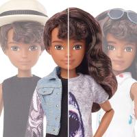 Creatable World ,Figura Unisex, muñeco inclusivo articulado, pelucas castañas con rizos y accesorios Mattel GGT68 - details 4