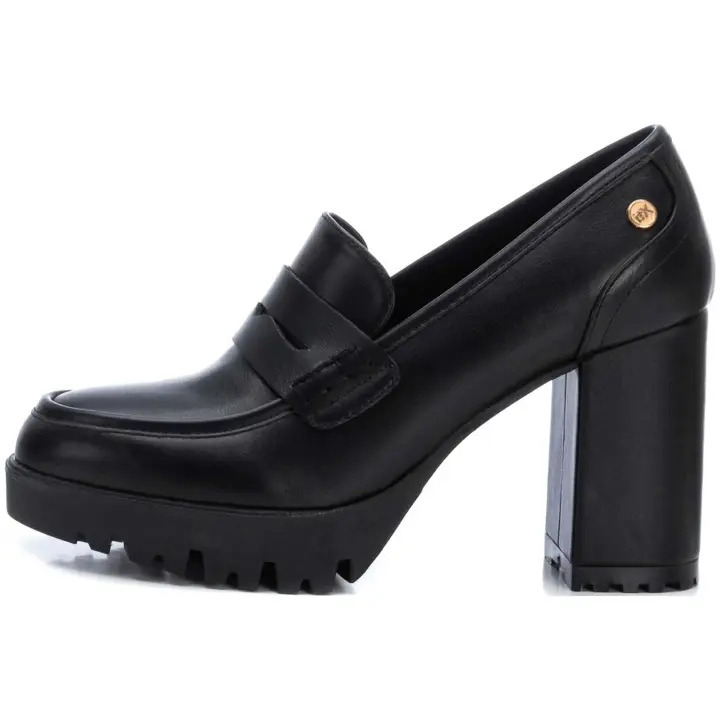 Calzado marca Xti modelo 142071-Negro para mujer en color negro - 1