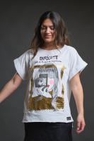Camiseta Focus de Anabel Lee. "ENFÓCATE. En solo lo que es importante."     -Camiseta de corte recto, manga corta y cuello redondo. - details 3
