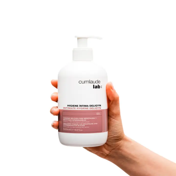 Cumlaude Lab Higiene Íntima Deligyn 500ml  Gel Limpiador Suave Para la Higiene Íntima Diaria en la Menopausia  Acción Calmante, Suavizante y Refrescante - 1