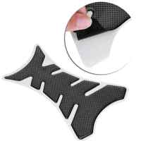 Banner - Protector deposito moto universal fibra de carbono negro