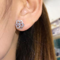 Pendientes De Flor De Lujo Para Mujer Huitan Con Cristal Cubic Zirconia Inlaid Accesorios Estilizados Para Fiesta Joyería De Uso Diario - details 1
