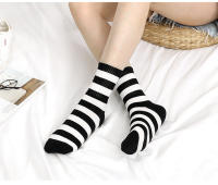 Calcetines De Grueso Estilo Casual Para Mujer Con Estampado De Vaca Divertida Blancas Y Negras Moda Callejera Patrón De Animales - details 4