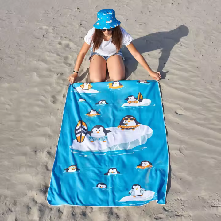 Toalla de Playa Grande,Toalla para gimnasio y piscinas, 100 X 160 cm, 100% Poliéster, Ultra-ligera y Secado rápido, Toalla de Camping con diseño original "Pingüino" - 1