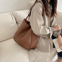 Bolso De Hombro Para Mujer Grande Capacidad 2024 Moda Retro De Trabajo Bolsa De Viaje Con Solapa Única Material PU Con Funda De Poliéster - details 8