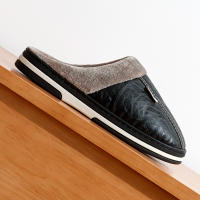 Zapatillas De Casa Para Hombre Talla Grande Invierno PU Cuero Impermeable Memoria Espuma Algodón Fuzzy Zapatos Para Dormitorio - details 3