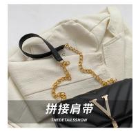 Bolso De Mano Pequeño En V De Lujo 22*15*7cm Para Mujer Bolso De Hombro Cadena Moda Popular Bolsos De Tote Diseñador Versátil - details 3