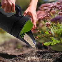 Esparcidor de mano para jardín, para semillas de césped, fertilizantes y abono para césped y derretidor de hielo. Herramienta de jardinería, capacidad de 2,5 l. - details 3