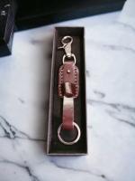 Llavero de Piel de Vacuno con Mosquetón Elegante - Accesorio Práctico y Distintivo para Llaves DICACA NATURE. - details 2