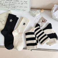 Juego De 5 Pares De Calcetines De Mujer Con Estampado De Rayas Negras Y Blancas Estilo Minimalista Bordados Pentagrama Deportivos Algodón Casual Medio Tobillo - details 9