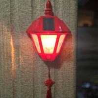 Lámpara Solar LED Retro Con Sensor De Movimiento Humano Luz Exterior Impermeable Para Decoración De Jardín Y Balcones De Villa Color Rojo - details 6