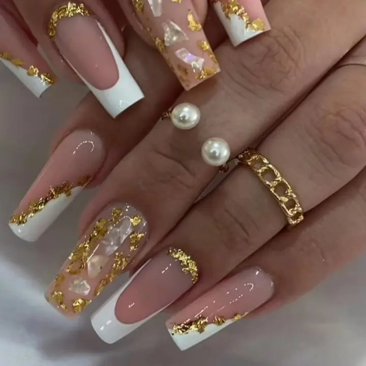 24 uñas postizas largas type ATAÚD CON Borde Blanco, uñas adhesivas con lámina Dorada, Uñas postizas removbles con adhesivo, cobertura total, accesorios para decoración de uñas. - 1