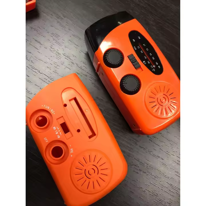 Radio de mano con manivela y linterna LED para emergencias, radio meteorológica portátil AM/FM NOAA con cargador de teléfono Power Bank de 2000 mAh, carga USB y energía solar para camping, emergencias - 1