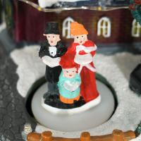 HOMCOM Pueblo Navideño con Luces LED Escena Navideña con Coro Giratorio Música para Decoración Navidad en Salón Dormitorio Multicolor - details 3
