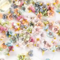 50PCS Flores Artificiales De Seda Mini Daisy 3Cm Para Scrapbook Caja De Caramelos Boda Fiesta Decoración De Hogar Navidad Wreath Hecho a Mano - details 4
