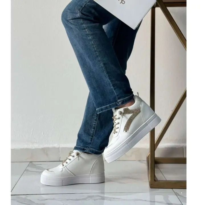 Eva Zoreton-  Zapatillas Deportivas con cuña interior para mujer. Marca Fashion Bella . - 1