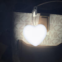 Luz LED Para Bolso De Mano Con Sensor Táctil Forma De Corazón Estrella Llavero Clip Regalo De Navidad Para Mujeres Luz Nocturna De Billetera - details 2