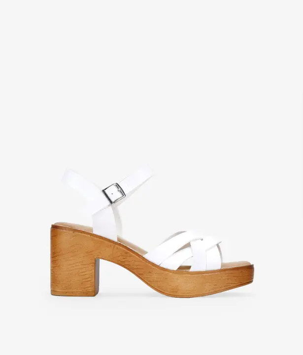 Bosanova Sandalias de mujer color blanco con varias tiras entrelazadas, puntera cuadrada y suela de tacón efecto madera. Cierre de pulsera con hebilla. - 1