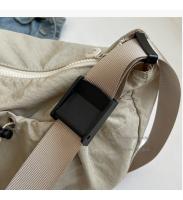Bolso De Hombro De Nylon Nueva Diseño En Niche Color Sólido Con Pliegues Bolso Cruzado Versátil Para Uso Casual En Clase Y Comuting - details 3
