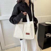 Bolso de mano informal de pana para mujer, bolso de hombro con decoración de parche de letras, bolso cruzado con múltiples bolsillos, a la moda - details 1