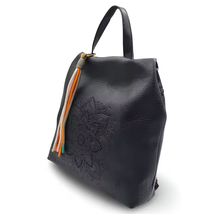 Mochila antirrobo para mujer efecto piel. Asas ajustables. Amplia capacidad, cómoda y ligera. Disponible en varios colores. CAMAR - 1