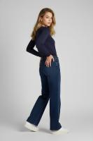 Descubre nuestra camiseta fluida de mujer con cuello redondo, manga larga y bolsillo delantero, tejido suave y elástico ideal para looks diarios cómodos - REF: 9017-1 - details 26