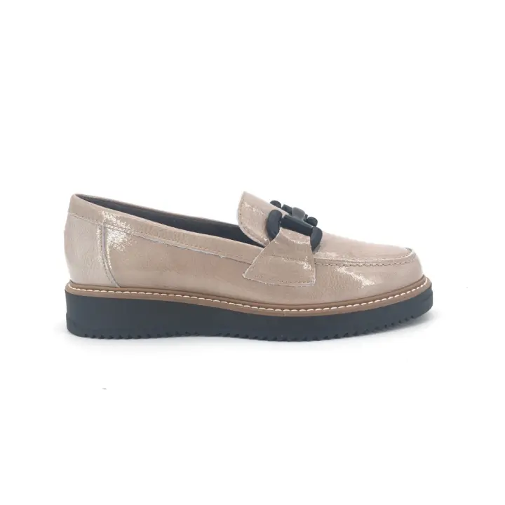 Mocasín Pitillos para mujer, mod.5392, Mocasín Pitillos con cadena de adorno acabado en brillo - 1