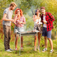 Outsunny Barbacoa de Carbón Barbacoa Portátil con Parrilla de Acero Inoxidable Bandeja Especiero y Estante de Almacenamiento para Jardín Camping 96x61x72 cm Negro - details 1