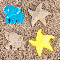 COLORBABY - Camión con juguetes para la playa, 40 cm, 9 piezas, moldes de arena, palas, cedazo, volquete, juegos arena, juego verano para bebés, +18 meses - details 4