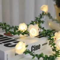 Luz De Rosas Blancas Con Hojas Verdes Y Vine De 10 LEDs 1.5M Luces Decorativas Para Jardín Y Casa Operadas Por Batería - details 1