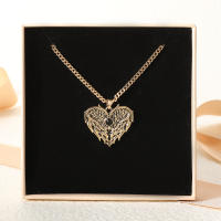 Encanto Collar dorado con forma de corazón y alas de plumas creativas con personalidad de moda para mujer - details 3