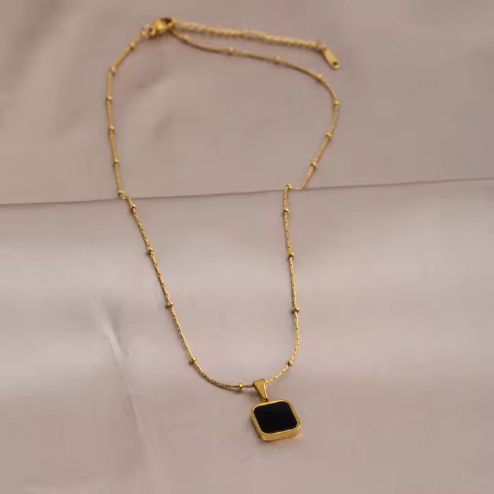 Collar Pendentivo Rectangular Minimalista Para Mujeres Y Hombres Negro Epoxy Largo Dorado Metal Joyería De Cumpleaños Diaria - 1