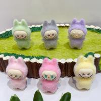 Muñecos Mini Labubu En Posturas De Pie Y Sentado Caja Sorpresa De 12 Piezas Juguetes Kawaii Decoración De Escritorio Colección Regalos De Navidad - details 9