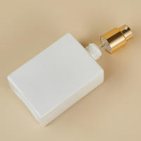 Botella De Perfume Reutilizable De 50ml Cuadrada En Colores Negro Y Blanco Empaque Cosmético Vacío Para Rellenar Con Perfume - details 0