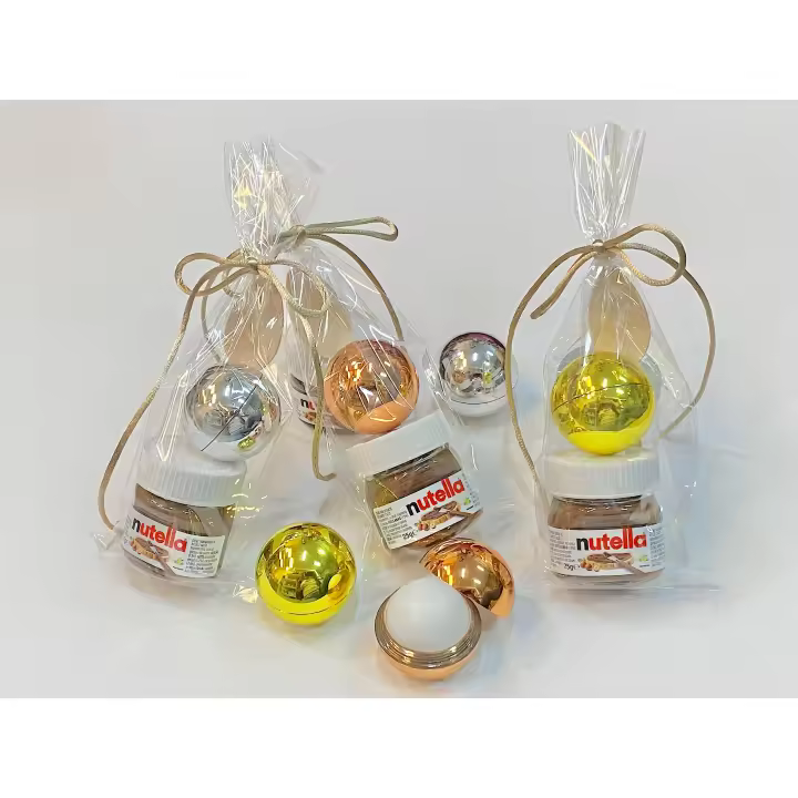 Regalos para invitadas de Boda Comuniones bautizos aniversarios cumpleaños 10/15 UNIDADES bálsamo de labios con aroma a vainilla y tarrito de Nutella con cuchara presentado en bolsa de regalo con cordon en color champan - 1