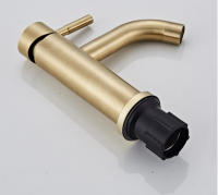 Grifo De Baño De Cobre Soldado Grifo De Mesa Suelta Mezclador De Agua Caliente Y Fría Tapa De Oro Pulido Manillar Único Montaje En La Superficie - details 15