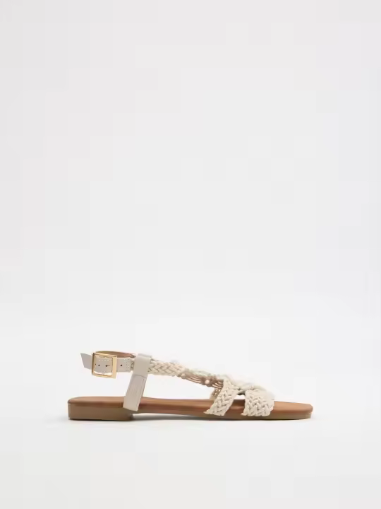 Sandalia plana con tiras bordadas, hebilla ajustable y punta cuadrada INSIDE - 1