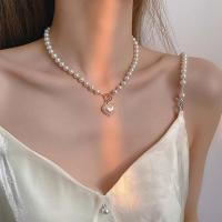 Collar con colgante de corazón de perla para mujer, gargantilla con forma de corazón, delicado collar de perlas blancas Y2k con cadena de perlas, joyería de perlas - details 2