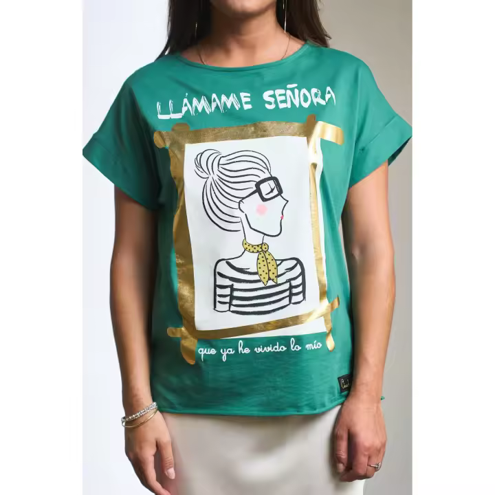 Camiseta Señora de  Anabel Lee. La camiseta SEÑORA destaca por su colorido, elegancia y comodidad. ¡¡¡¡Lo tiene todo!!!! Un tono verde esmeralda que transmite sofisticación y una amplia gama de emociones positivas. Pasando por la comodidad del algodón - 1